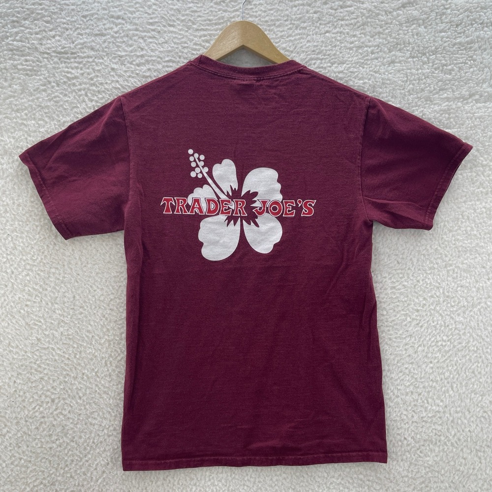 Trader Joes T-Shirt Mens Small Maroon Short Sleeve Grocery Store Employee Tee